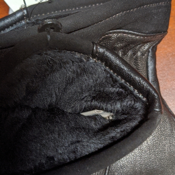 New Men's Black UGG Gloves L Touch Screen - Picture 4 of 10